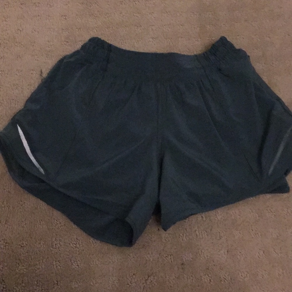 NWOT Lululemon hotty hot short 4”